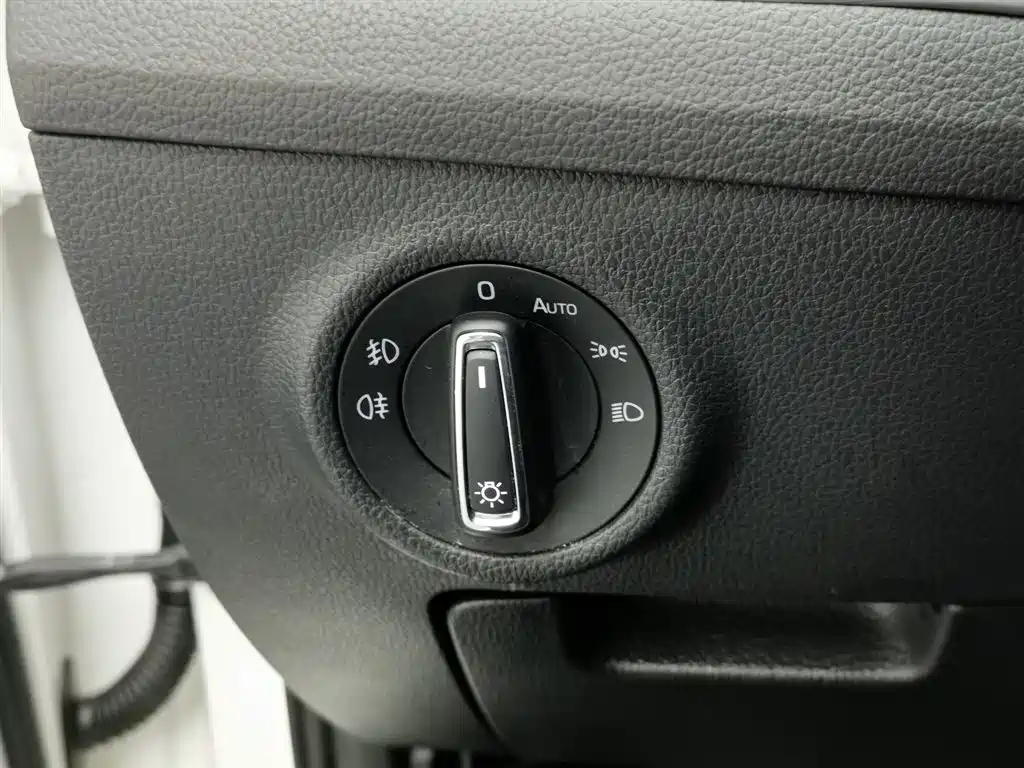 Škoda Superb 2019 TSI280 DSG Standard Edition фото 21
