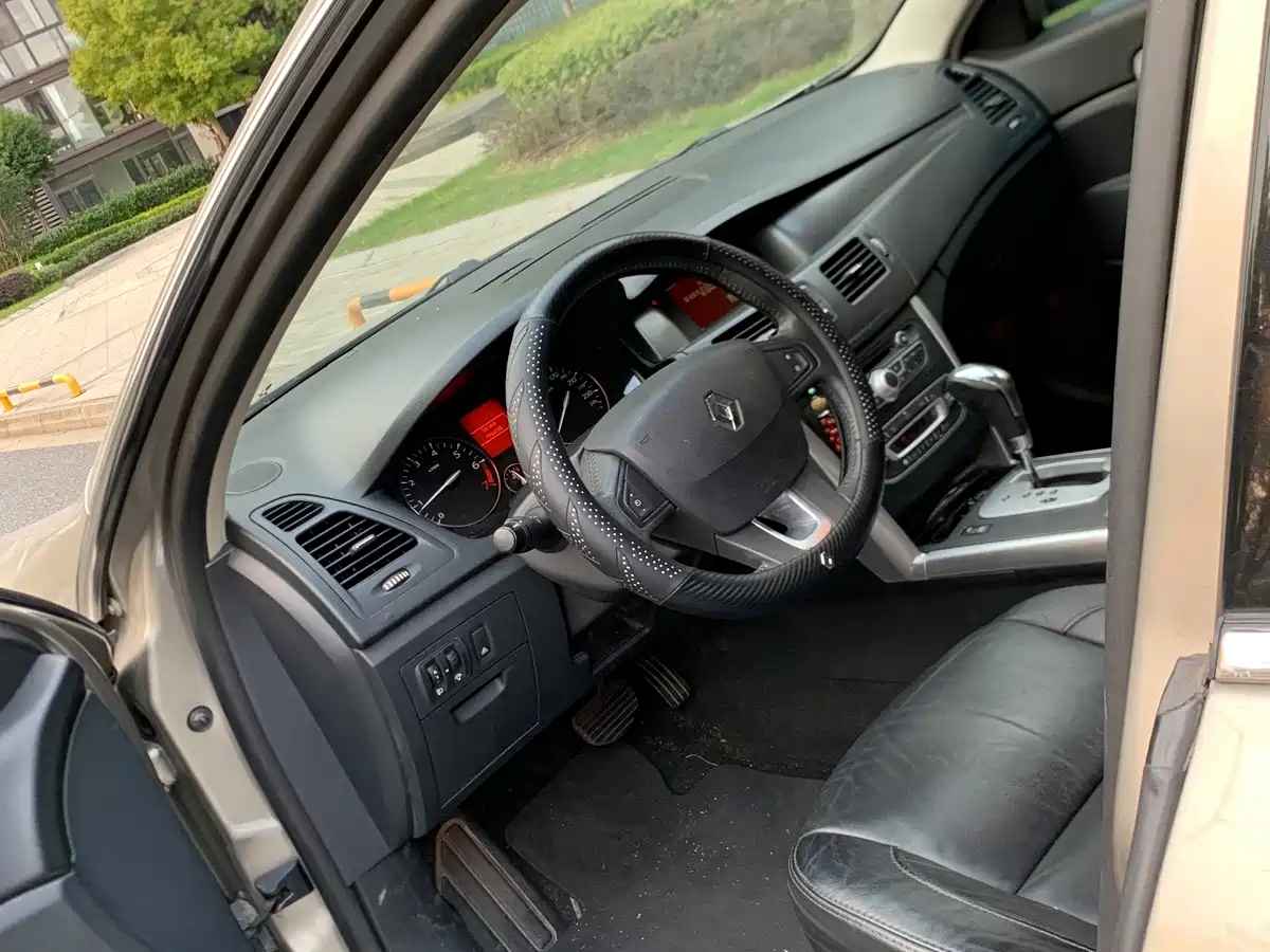 Фото 9 - Renault Latitude