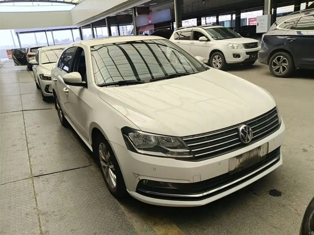 Volkswagen Lavida 2017 1.6L Automatic Comfort Edition фото 4