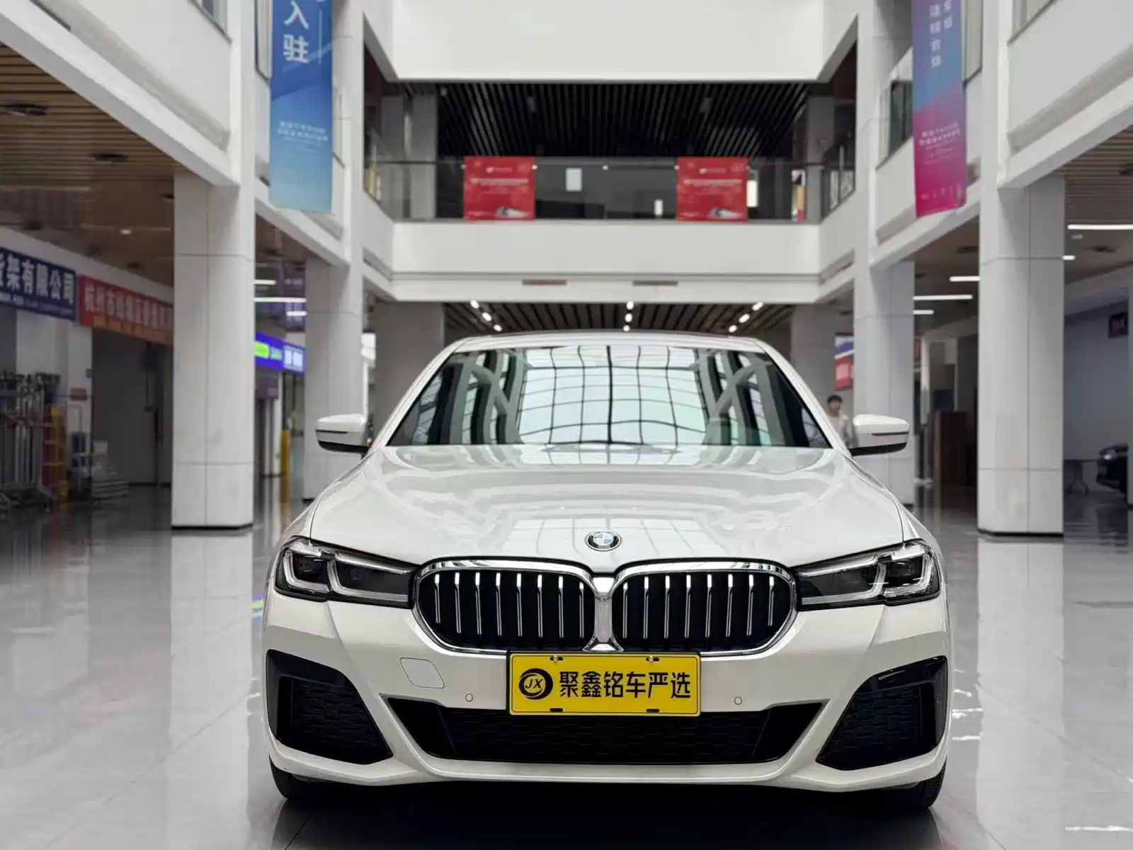 Photo 2 - BMW 5 Series