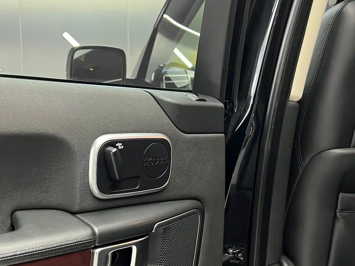 Land Rover Range Rover 2011 5.0 SC V8 фото 13