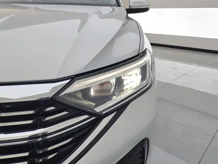Volkswagen Sagitar 2023 300TSI DSG Surpassing Edition фото 5