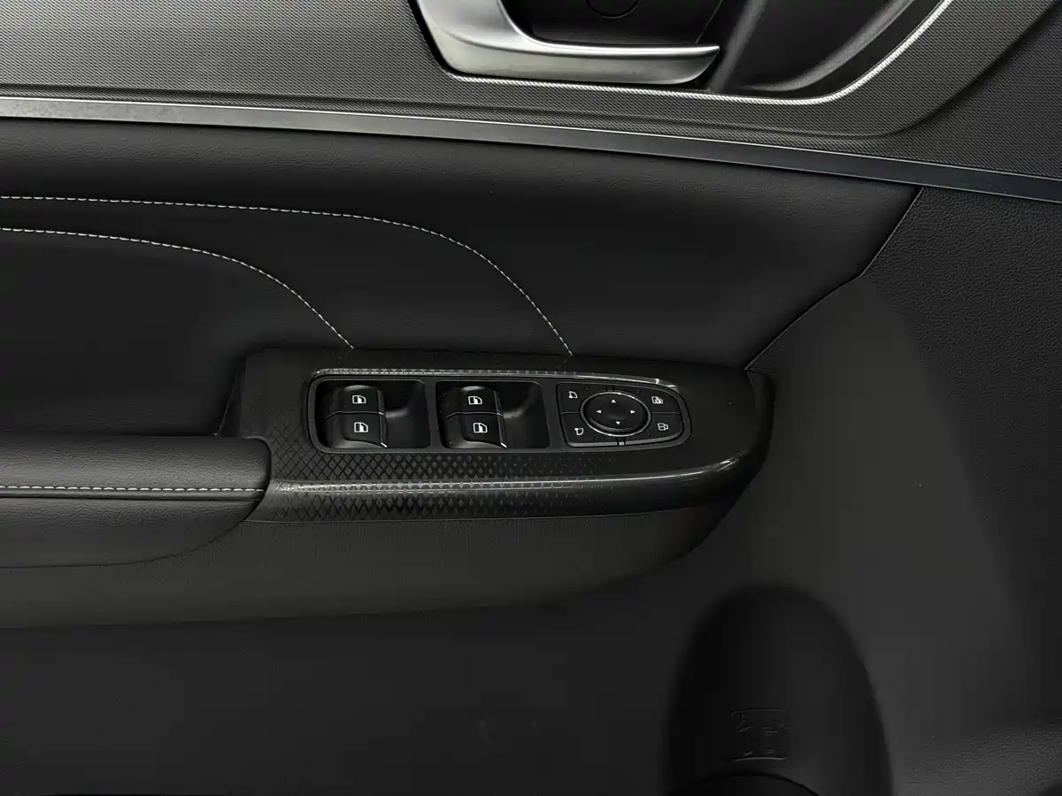 Haval M6 2023 PLUS 1.5T DCT Luxury Smart Connect фото 11