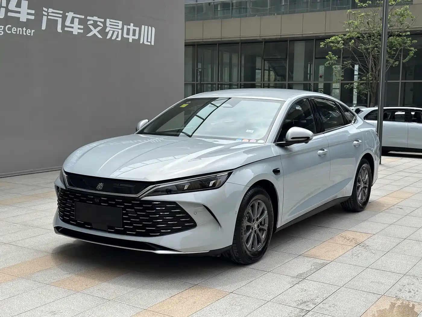 BYD Qin L 2025 DM-i Smart Drive Edition 80KM Leading фото 2