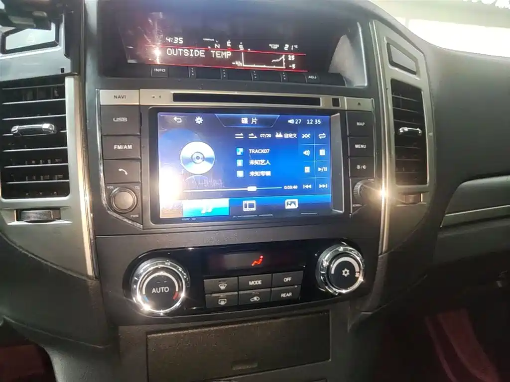 Mitsubishi Pajero (Import) 2016 3.0L Automatic Premium (China V) фото 13