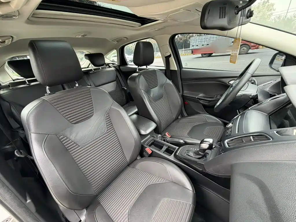 Фото 14 - Ford Focus