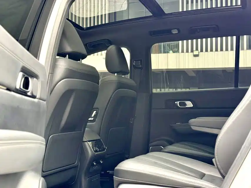 Photo 2 - Li Auto Li ONE