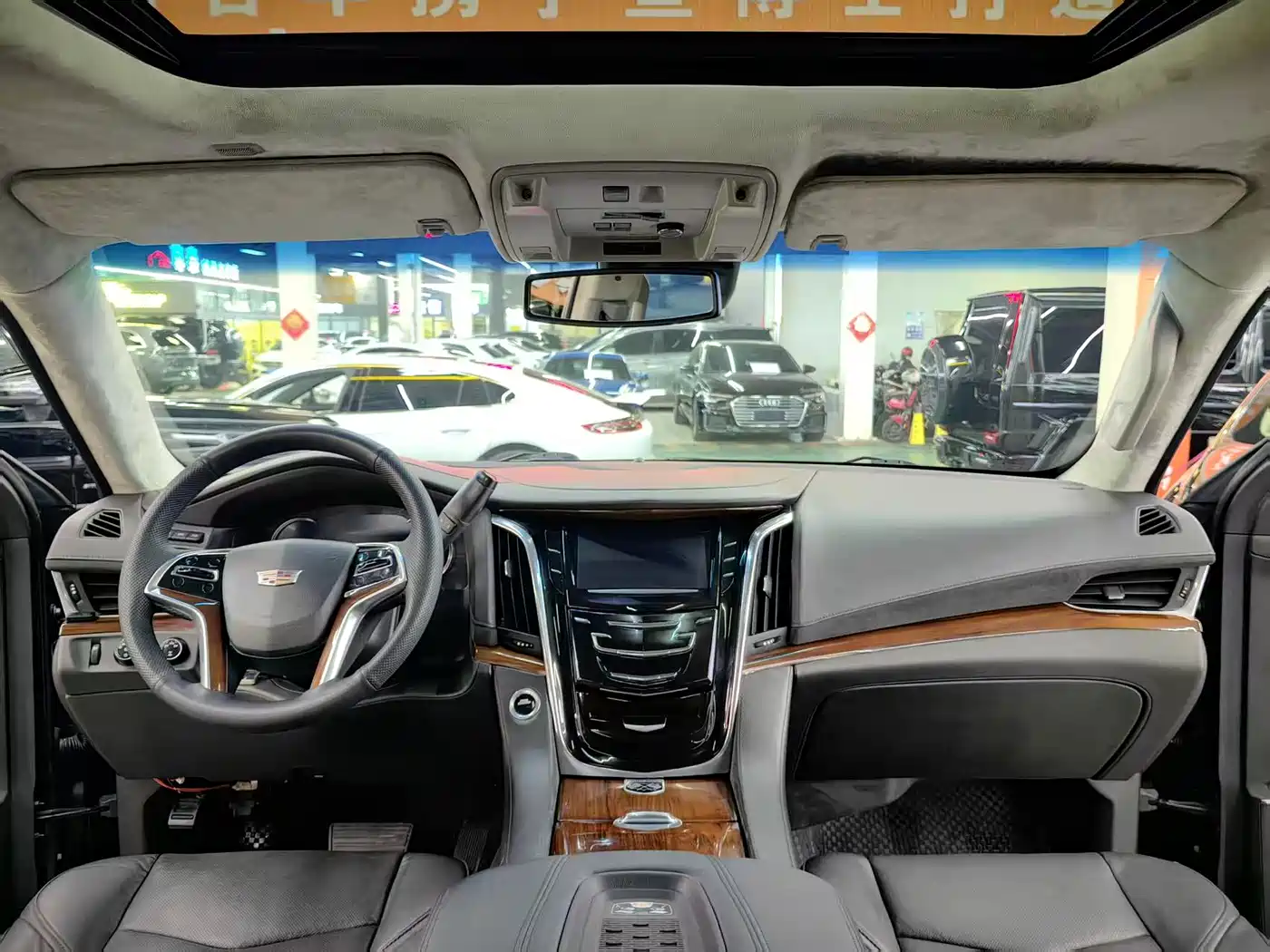 Cadillac Escalade 2017 6.2L ESV Platinum Extended фото 5