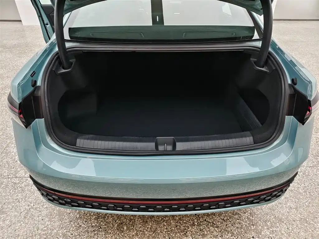 Volkswagen Passat 2025 Model Pro 380TSI Starlight Dragon Premium Edition фото 6