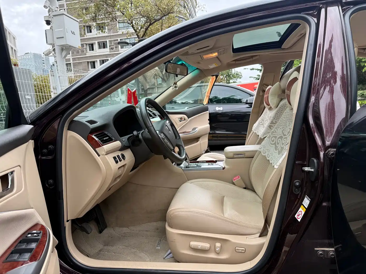 Toyota Crown 2012 2.5L Royal Leather Edition фото 7
