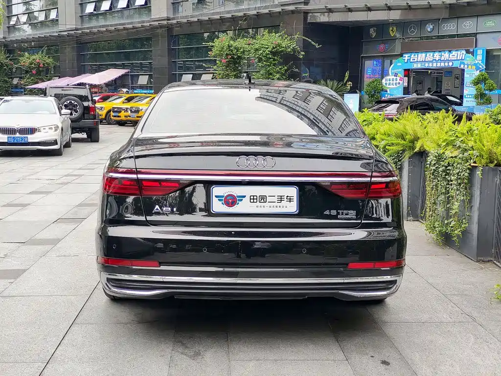 Фото 5 - Audi A8