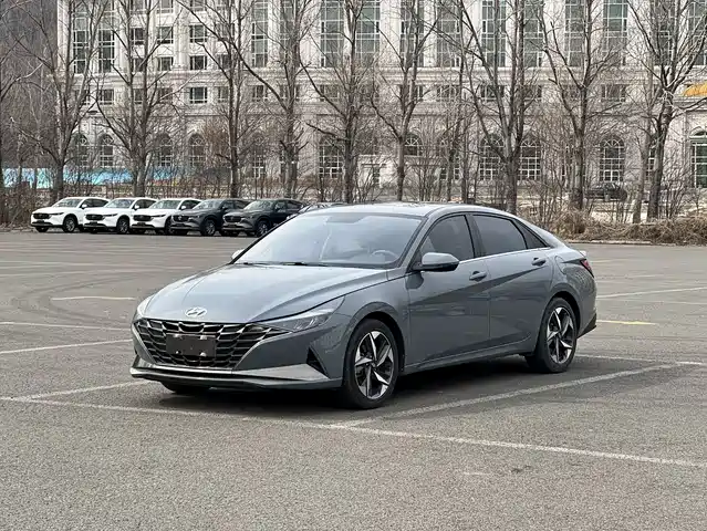 HYUNDAI ELANTRA