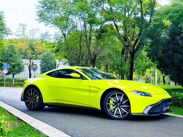 Aston Martin V8 Vantage 2018 4.0T V8 Coupe — фото 3