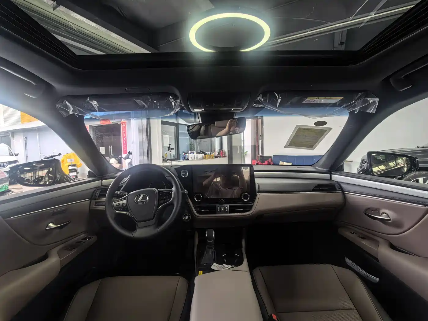 Lexus ES 2025 200 Ultimate Edition фото 16