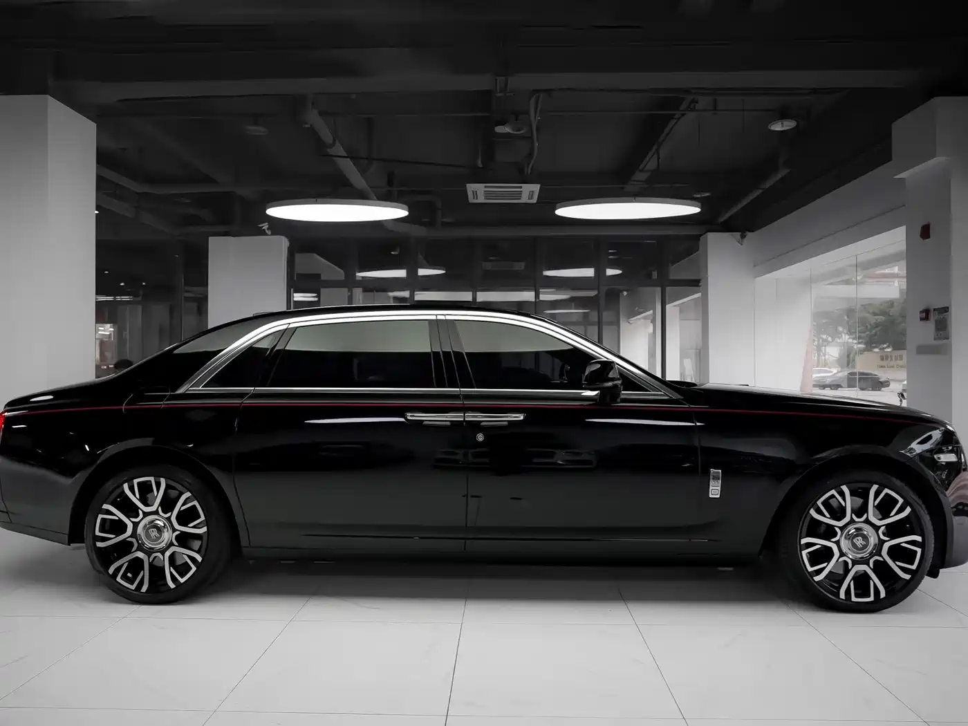 Rolls-Royce Ghost 2018 6.6T Long Wheelbase Edition фото 7