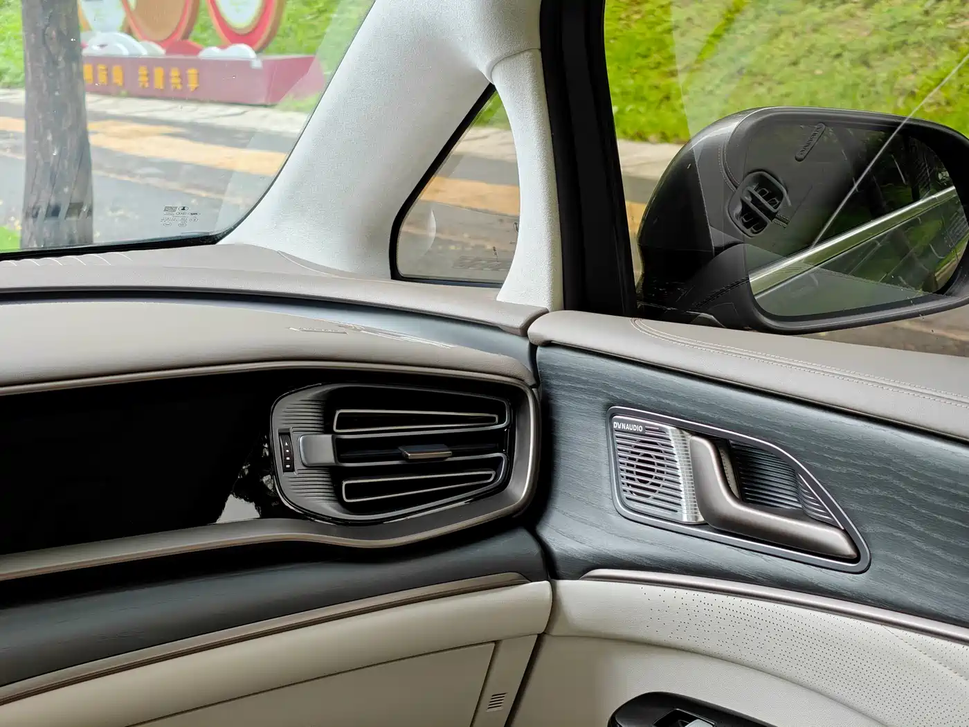 Denza D9 2022 DM-i 970 AWD Flagship фото 32