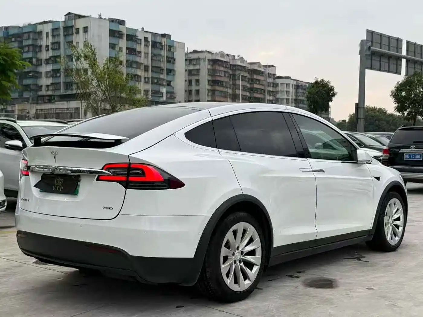 TESLA MODEL X