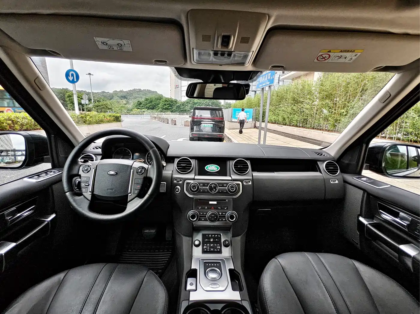 Land Rover Discovery 2016 3.0 SC Black Edition SE фото 14