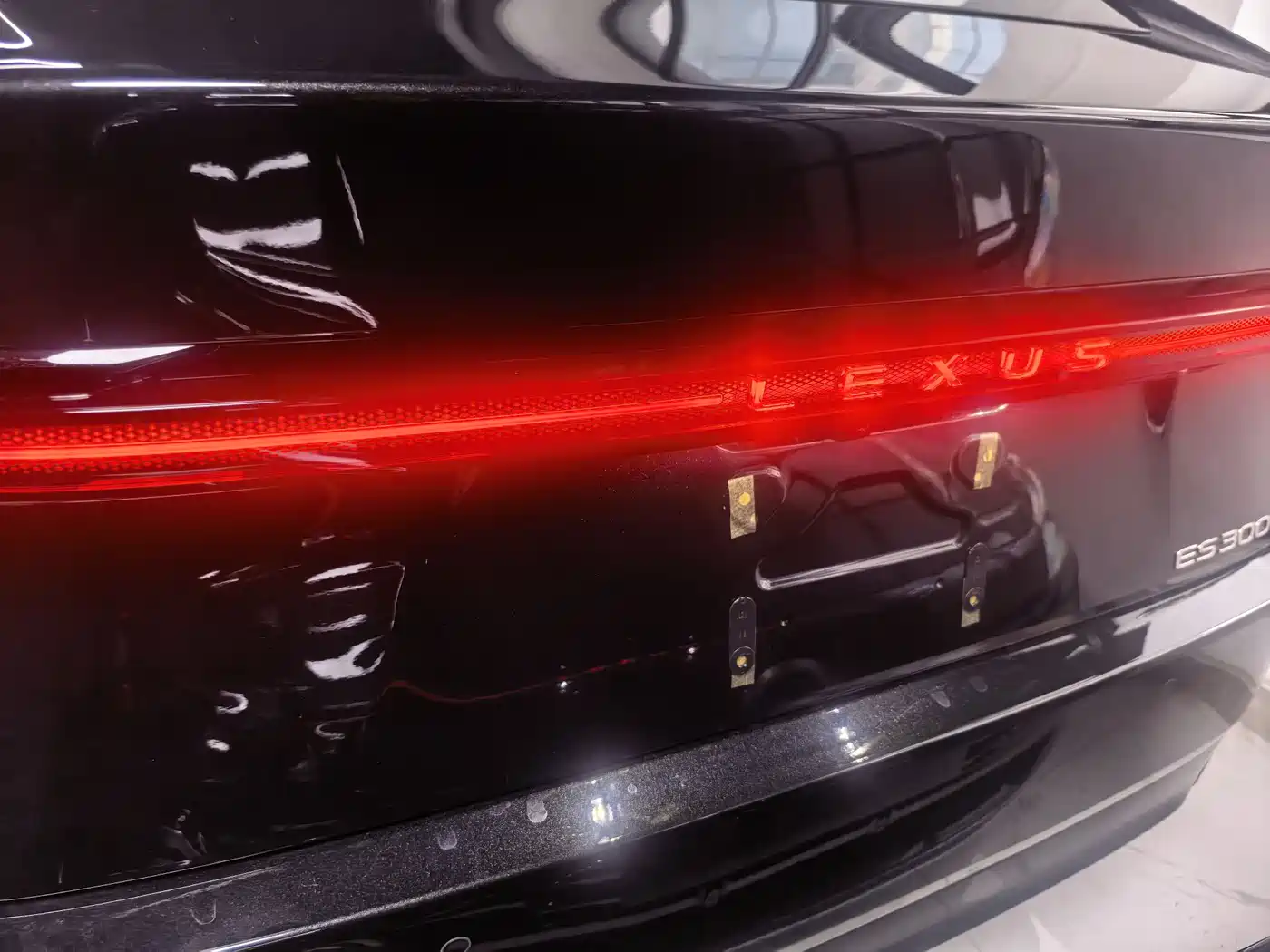 Lexus ES 2025 Model 300h Base Version фото 18