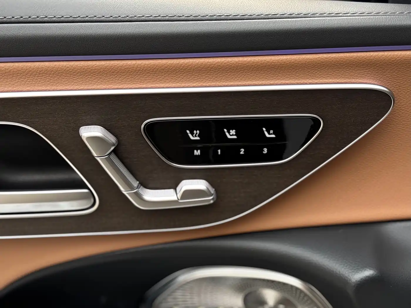 Mercedes-Benz E-Class 2024 Model E 300 L Luxury фото 21