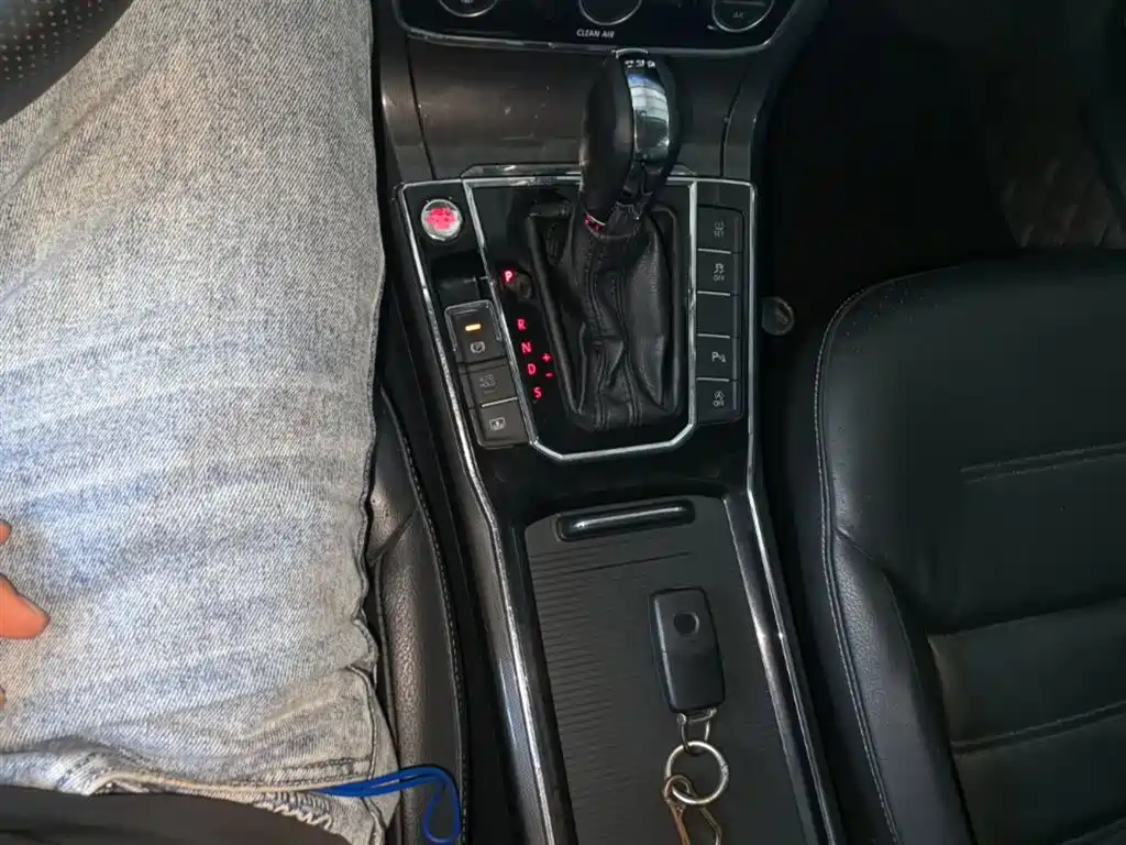 Volkswagen Passat 2016 330TSI DSG Executive Edition фото 14