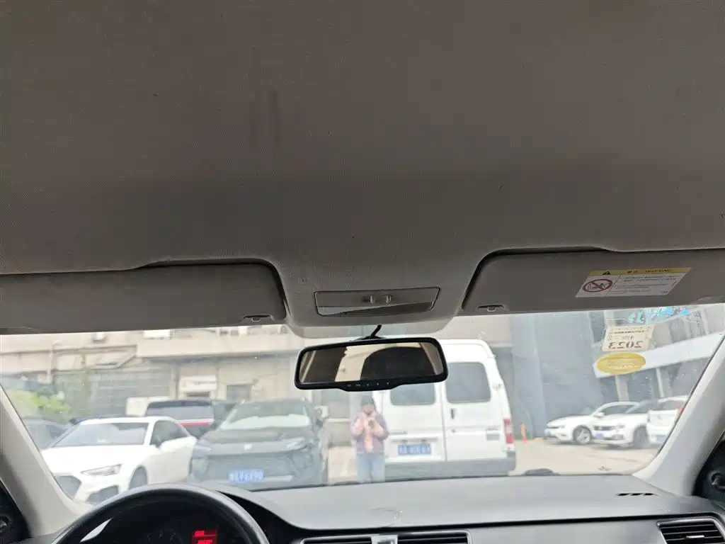 Volkswagen Santana 2015 1.6L Manual Trend Edition фото 9