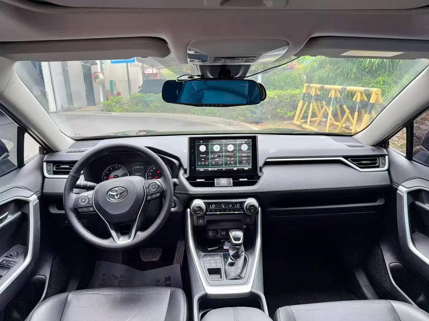 Toyota Wildlander 2021 2.0L CVT 4WD Luxury Edition фото 8