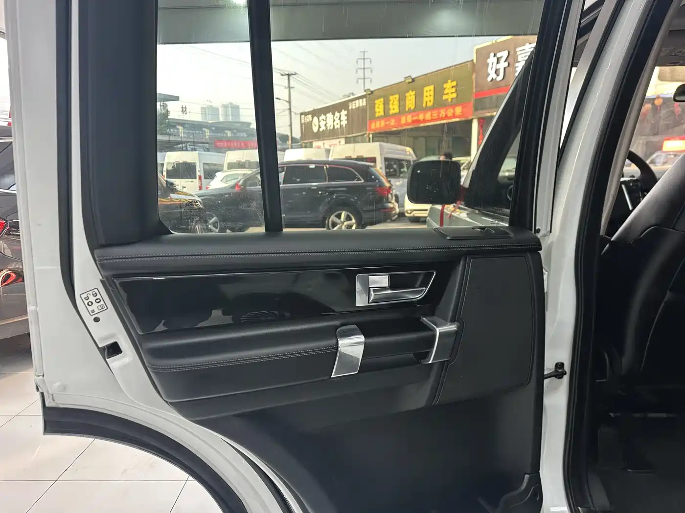 Land Rover Discovery 2013 3.0 SDV6 HSE Diesel фото 10