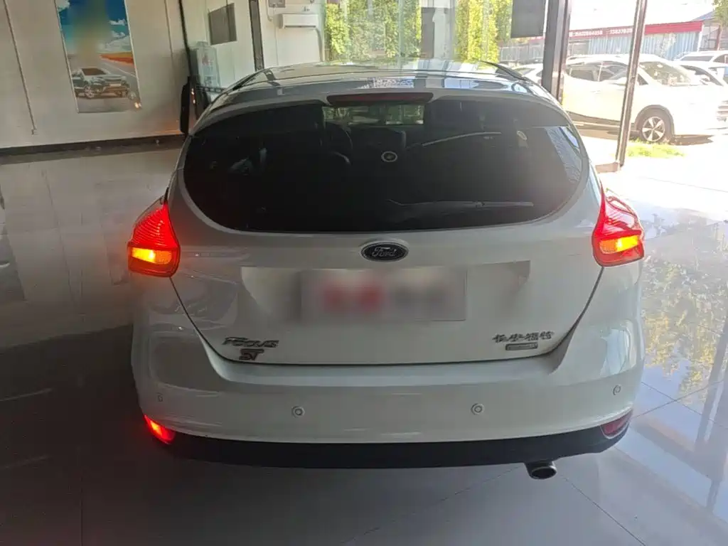Фото 6 - Ford Focus