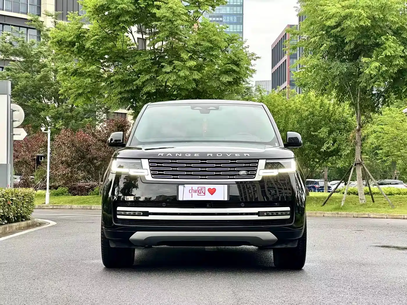 Land Rover Range Rover 2024 3.0 L6 400PS Genesis Extended фото 2