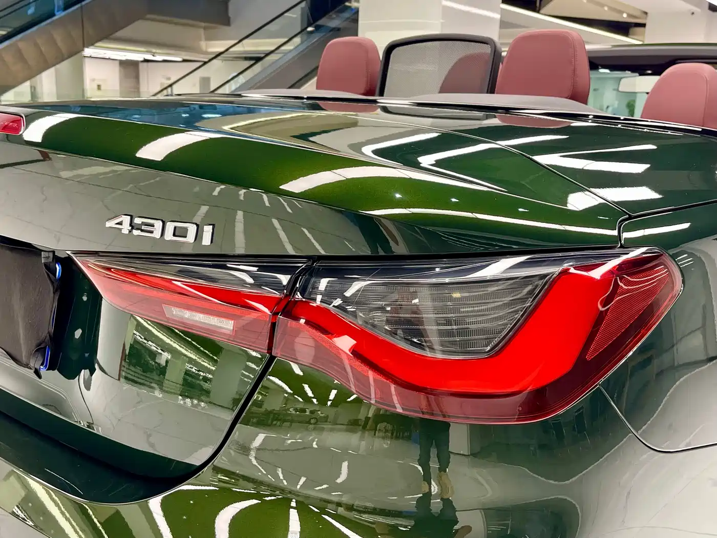 BMW 4 Series 2023 430i Convertible M Sport Shadowline Package фото 24