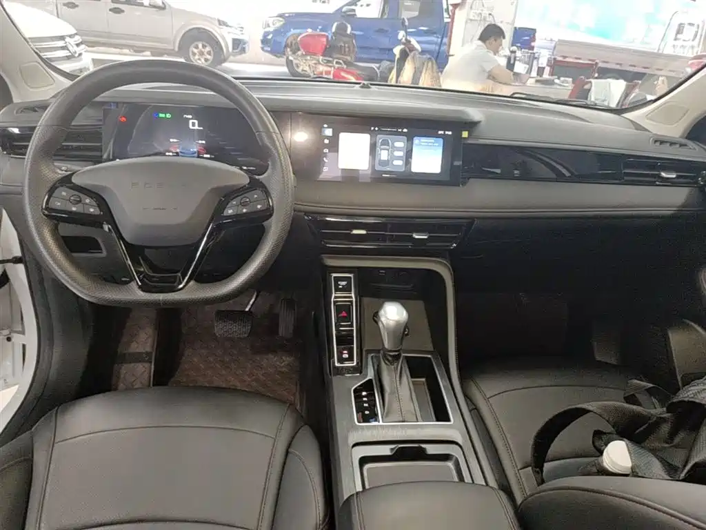 Roewe i5 2025 2023 1.5L CVT Luxury Edition