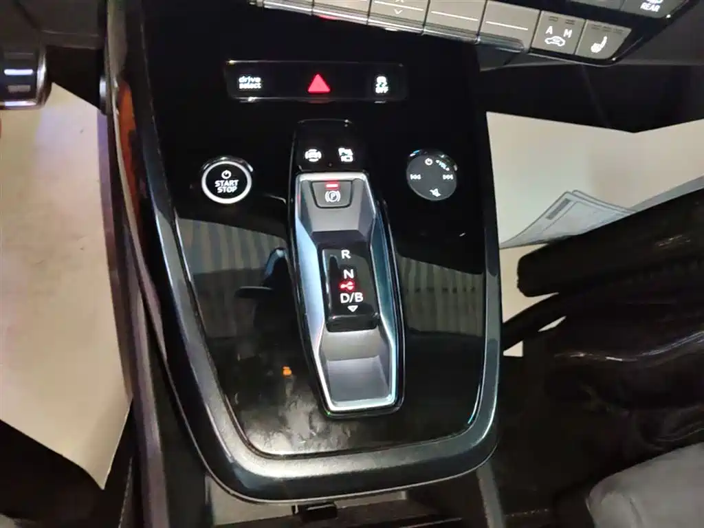 Audi Q4 e-tron 2022 50 e-tron quattro Innovation Edition фото 14