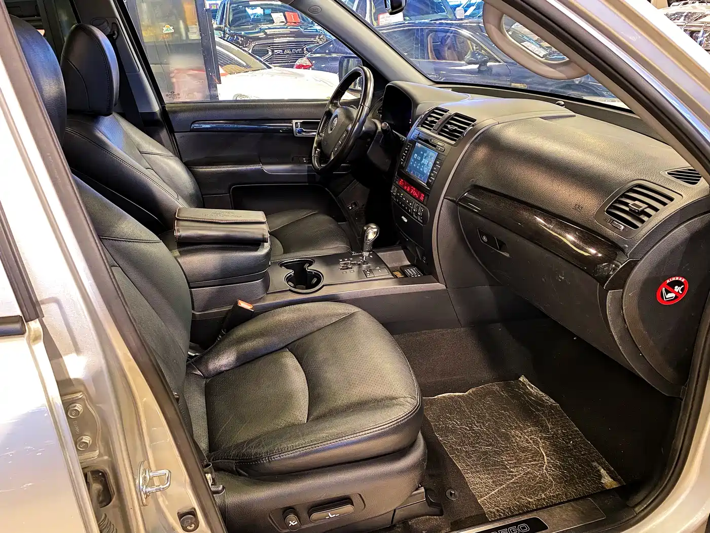 Kia Borego 2013 3.8L Luxury Edition China V фото 16