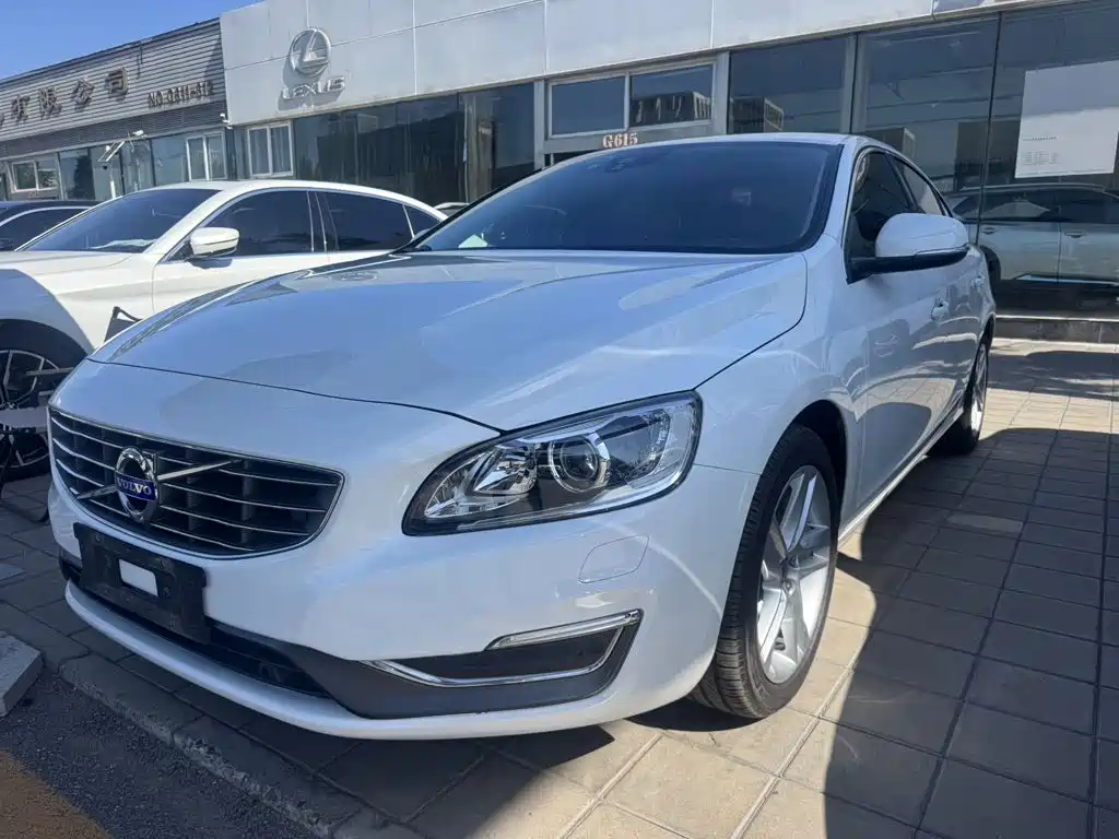 Фото 1 - Volvo S60