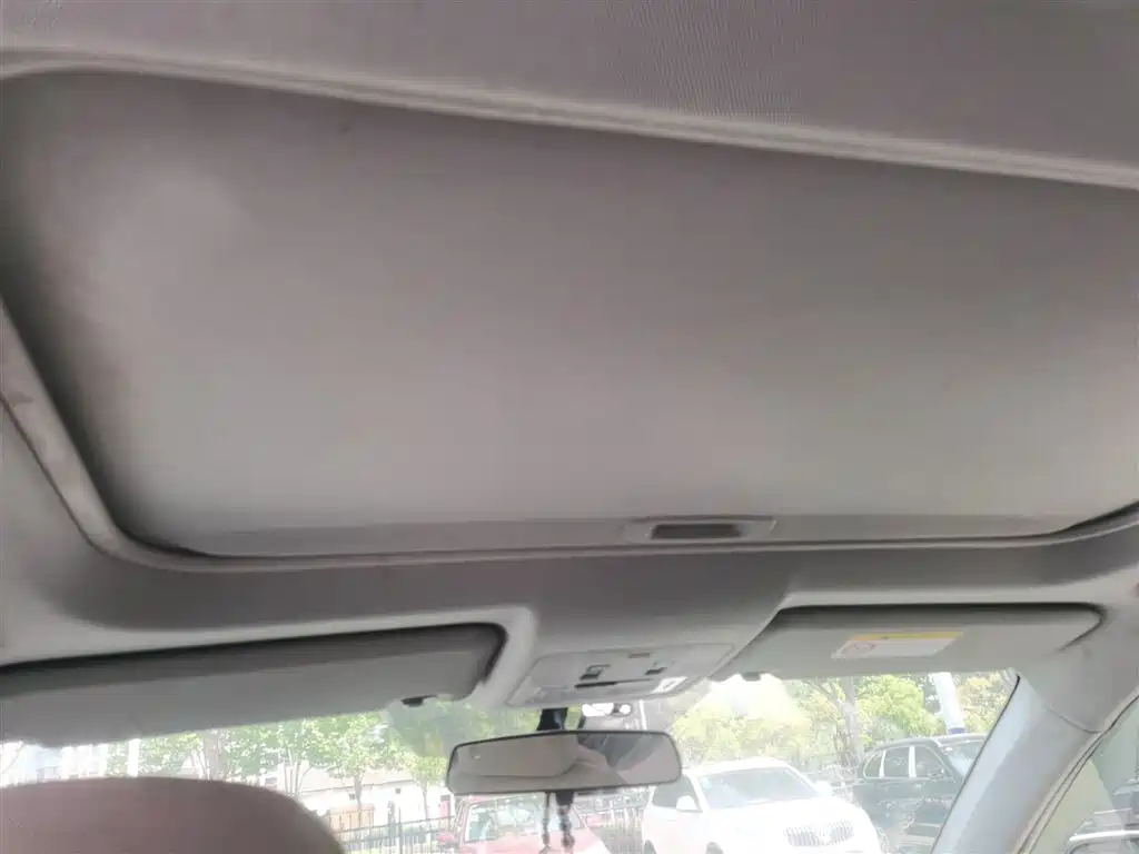 Toyota RAV4 Rongfang 2015 2.0L CVT 2WD Trend Edition фото 18