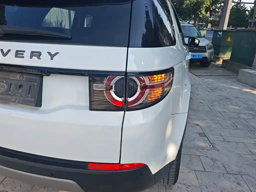 Land Rover Discovery Sport 2018 240PS HSE Edition фото 8
