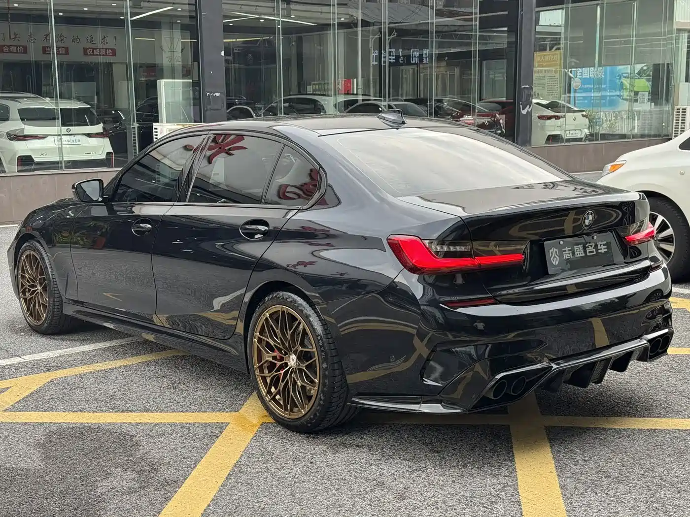 BMW 3 Series 2021 330Li xDrive M Sport Night Edition фото 14