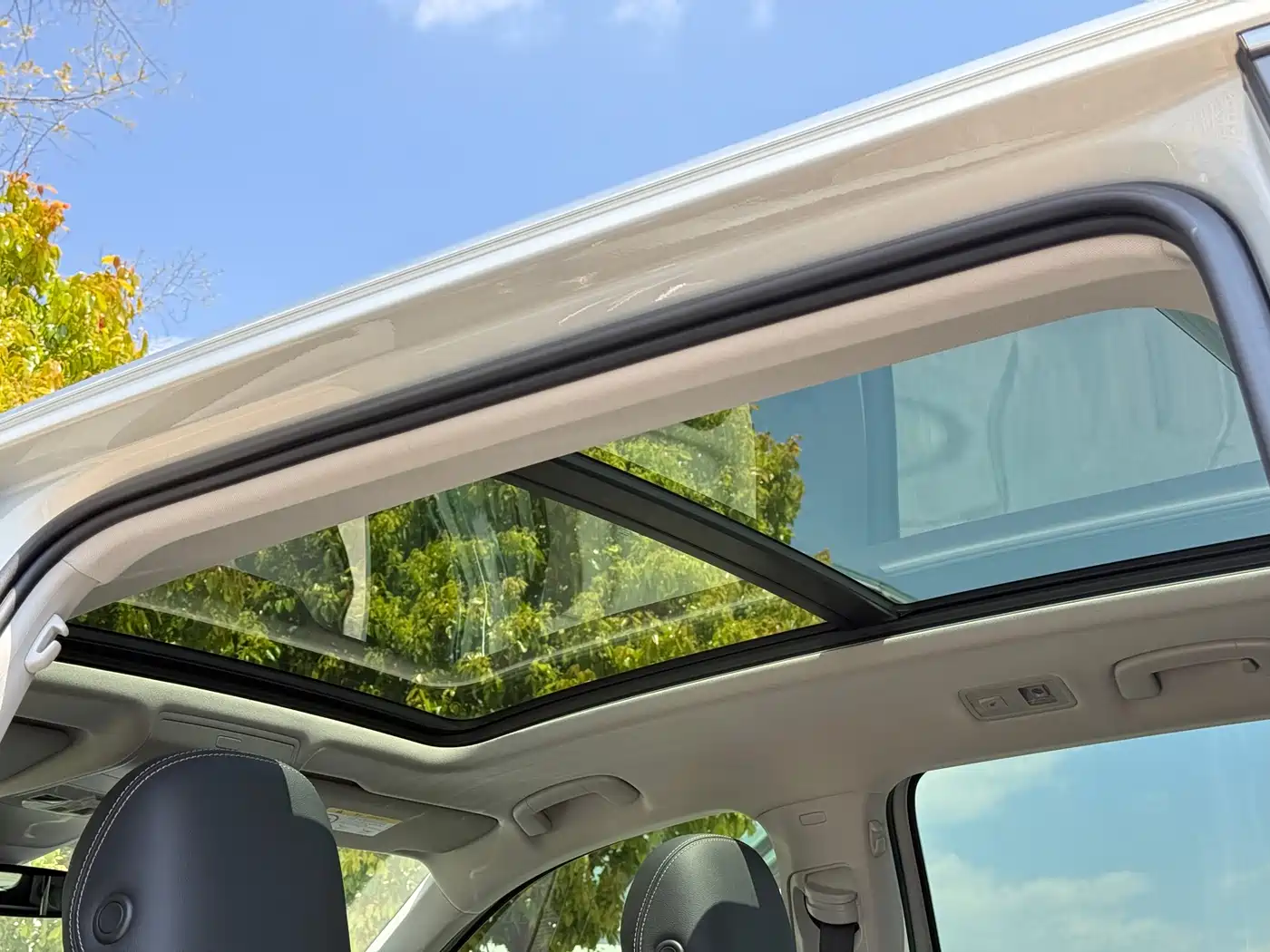 Volkswagen Tiguan L 2023 Facelift 330TSI Auto FWD R-Line Premium фото 12