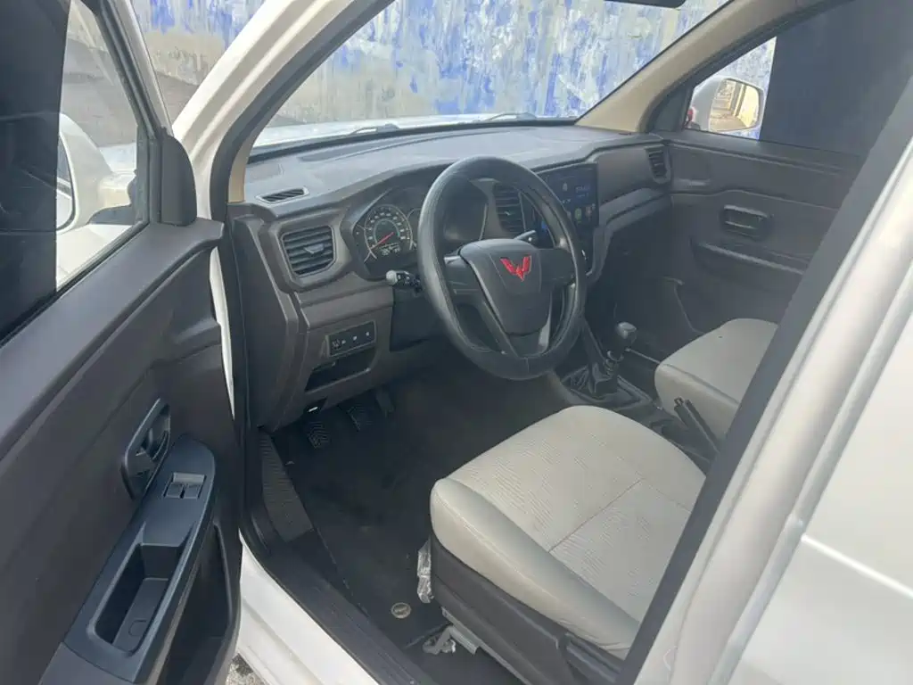 Wuling Motors Wuling Hongguang V 2024 2022 1.5L Dynamic Luxury Edition Hydraulic Power Steering LAR