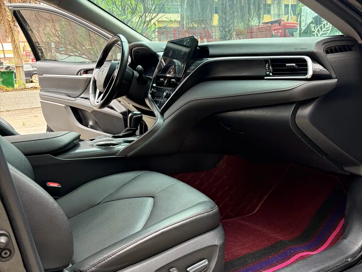 Toyota Camry 2021 2.5G Luxury Edition фото 10