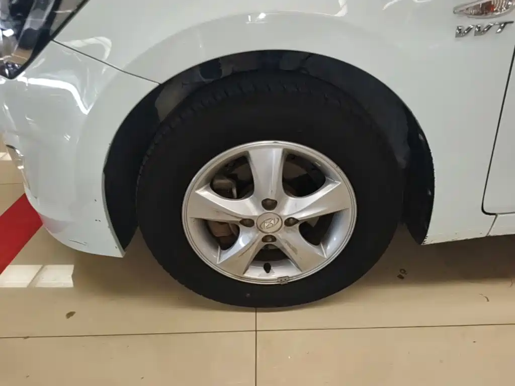 Photo 23 - Hyundai Reina