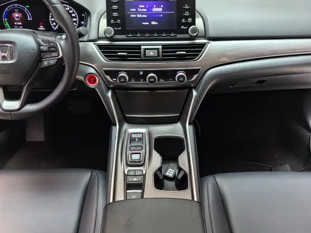 Фото 11 - Honda Accord