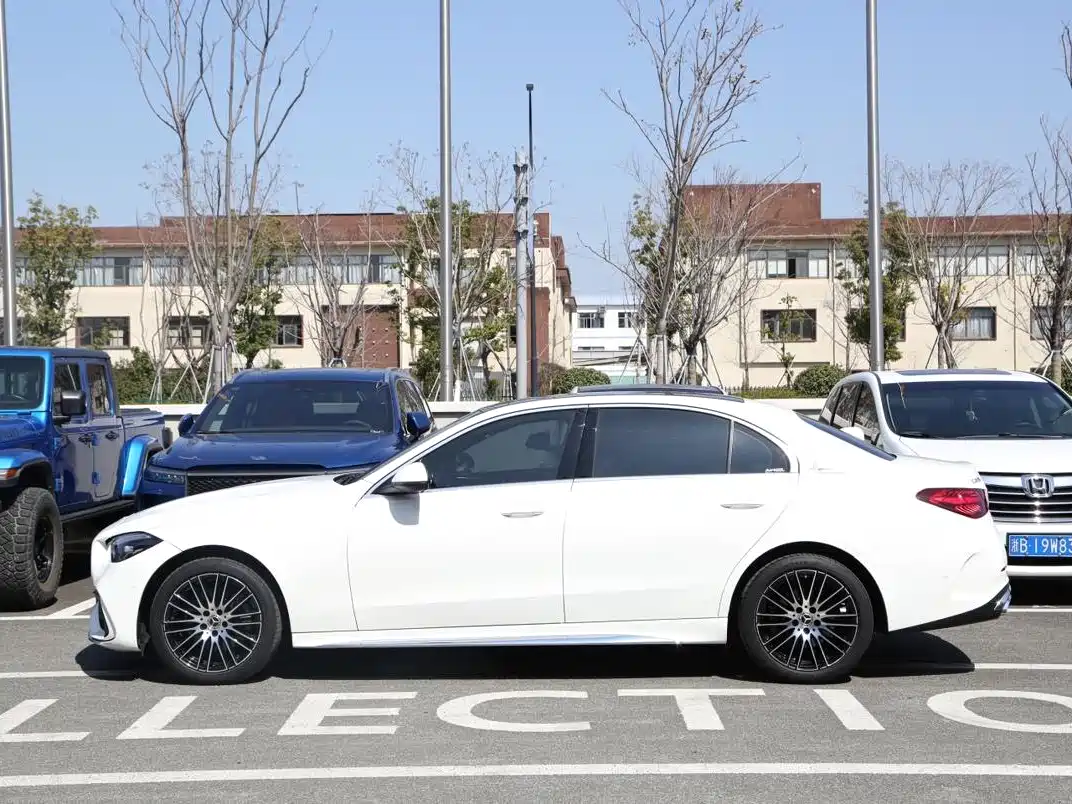 Mercedes-Benz C-Class 2023 C 260 L Sport фото 18