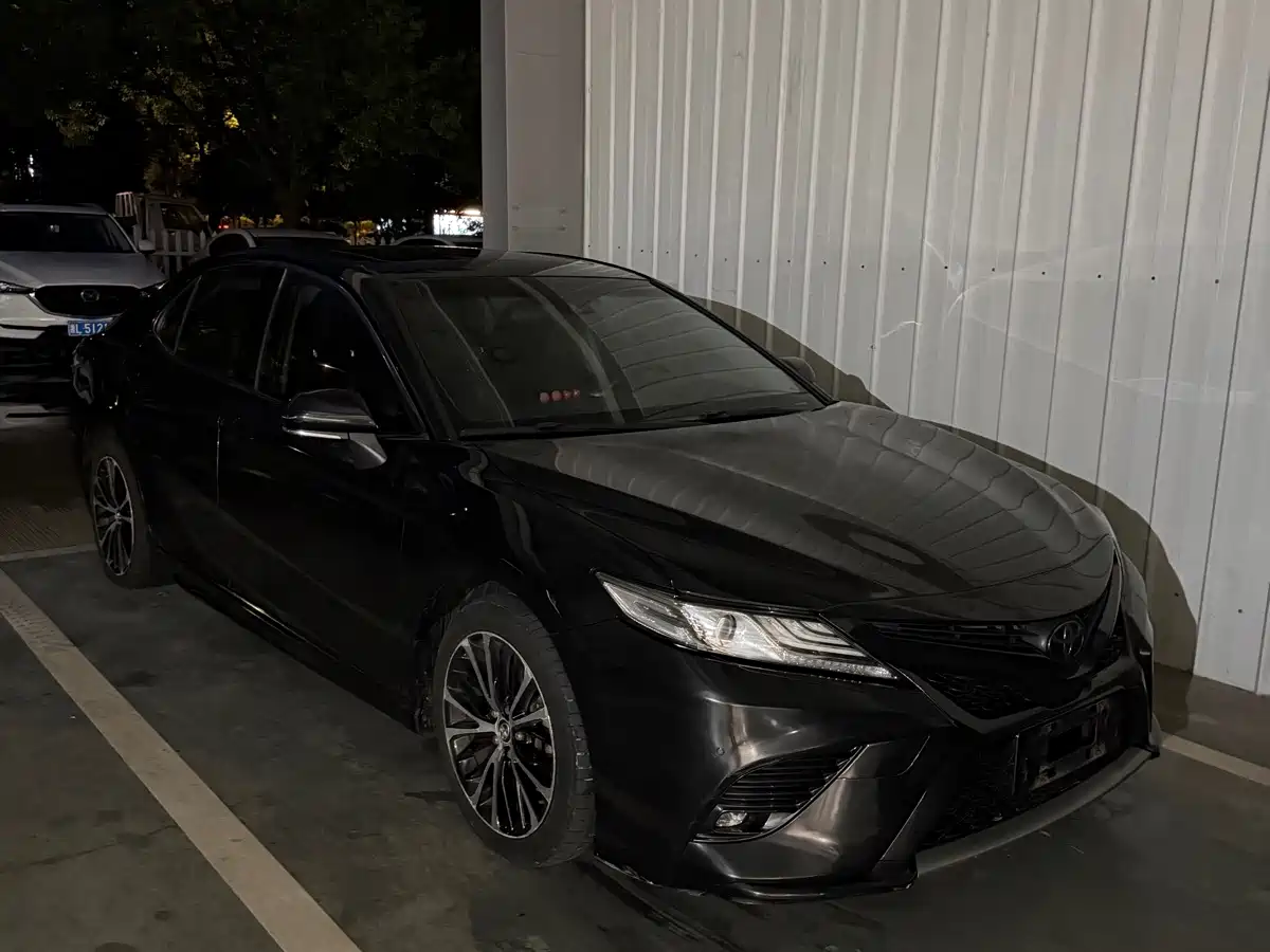 Фото 5 - Toyota Camry