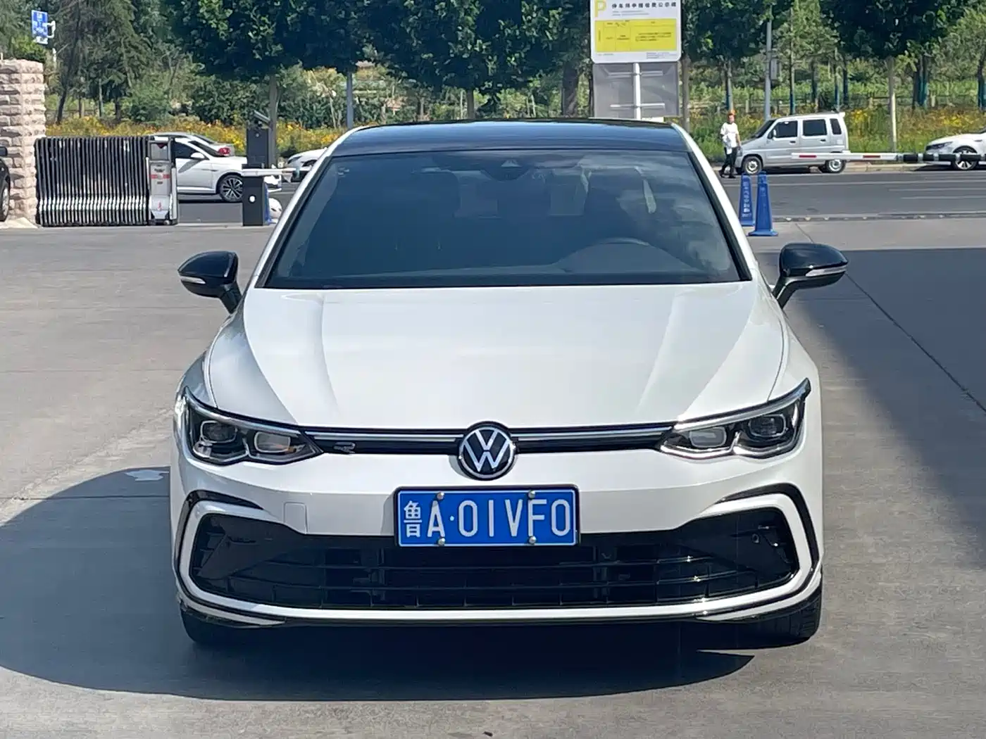 VOLKSWAGEN GOLF