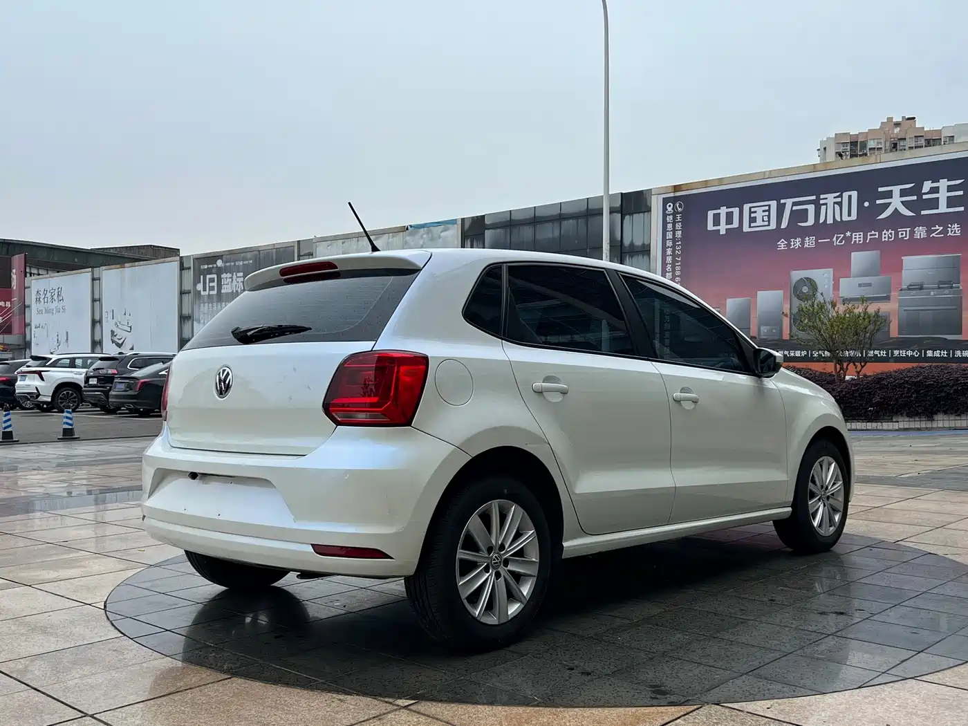 Volkswagen Polo 2014 1.6L Automatic Comfort Edition фото 6