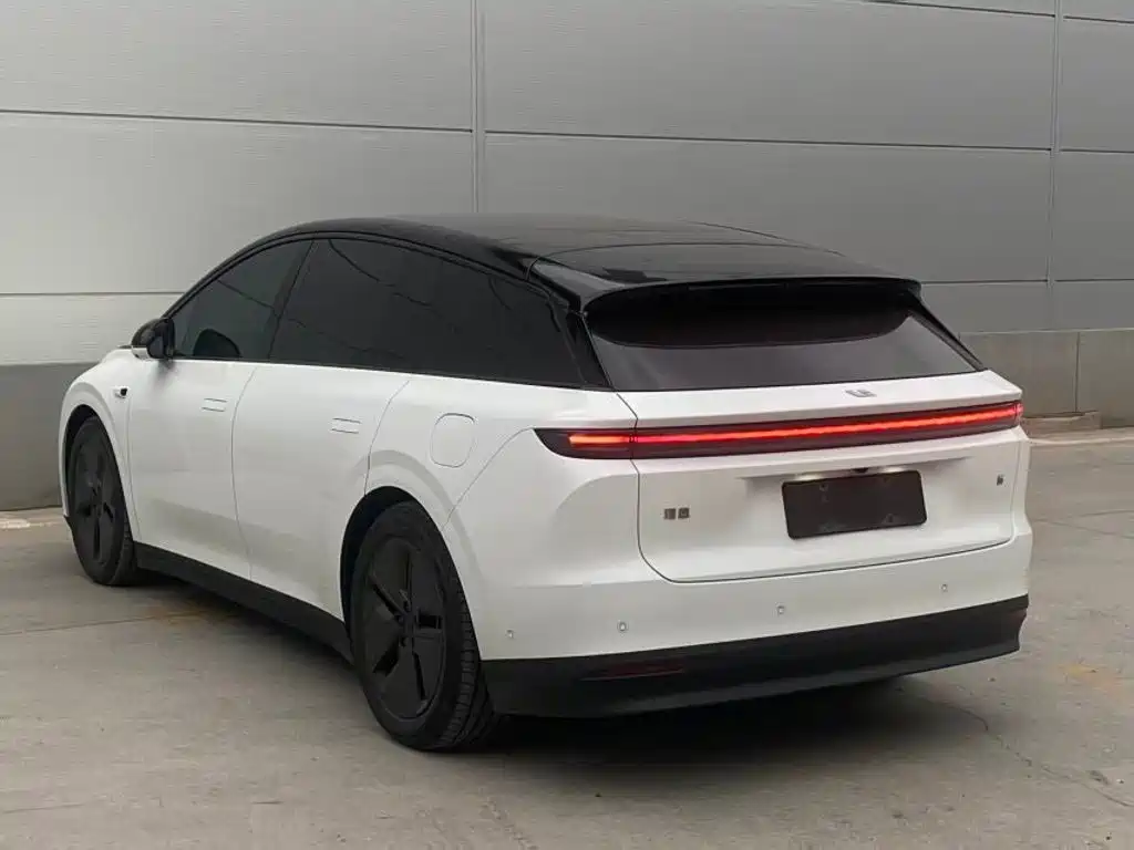 Li Auto i6 2026 2025 2WD Base Model