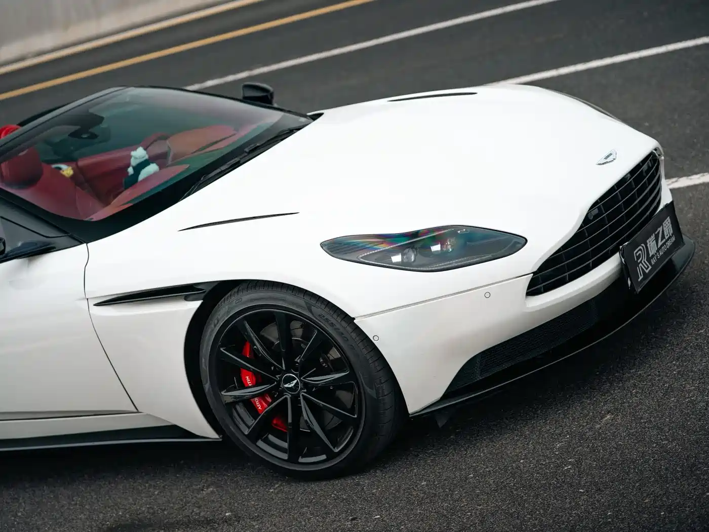 Aston Martin DB11 2019 4.0T V8 Volante фото 10