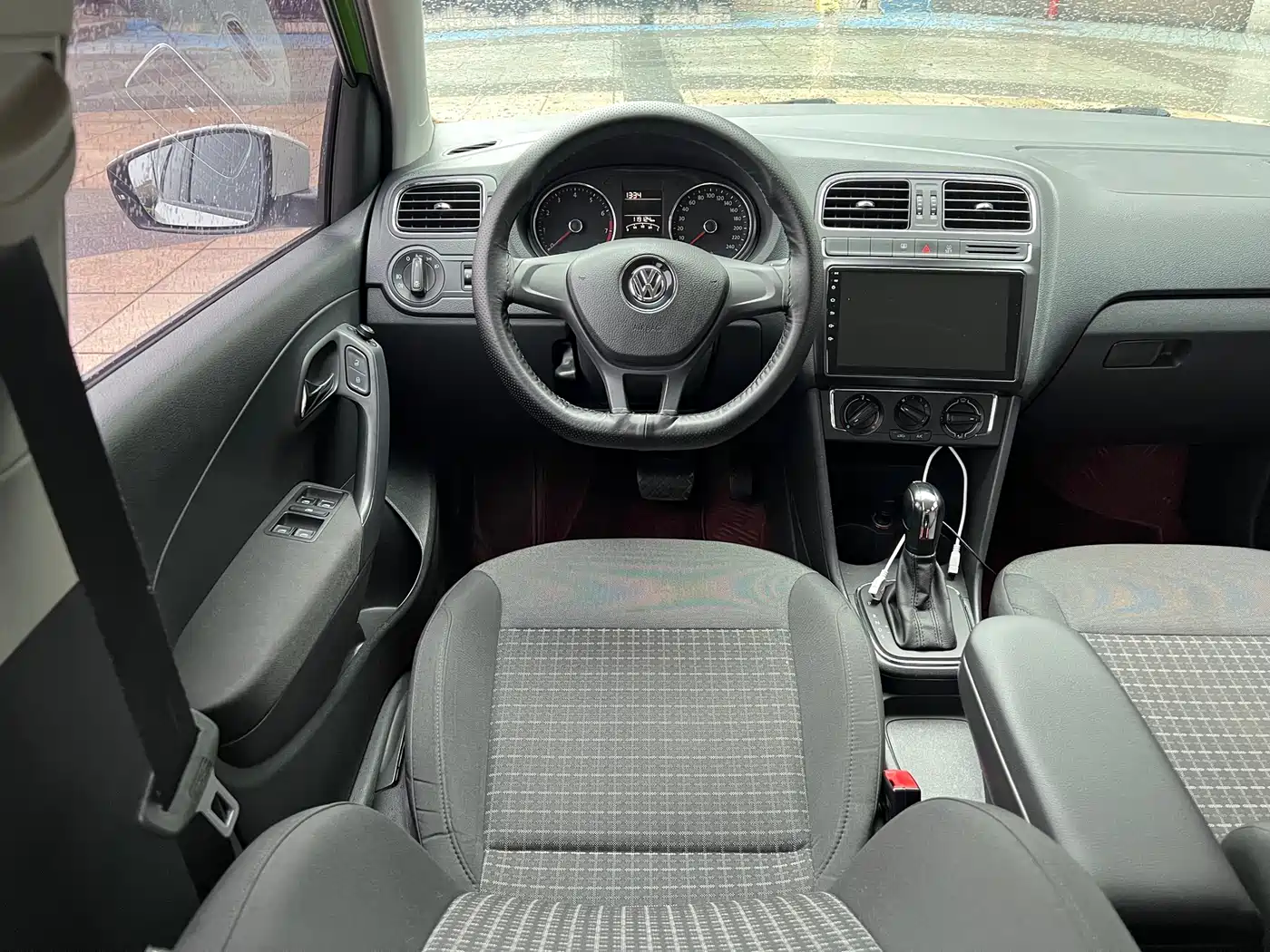 Volkswagen Polo 2014 1.6L Automatic Comfort Edition фото 10